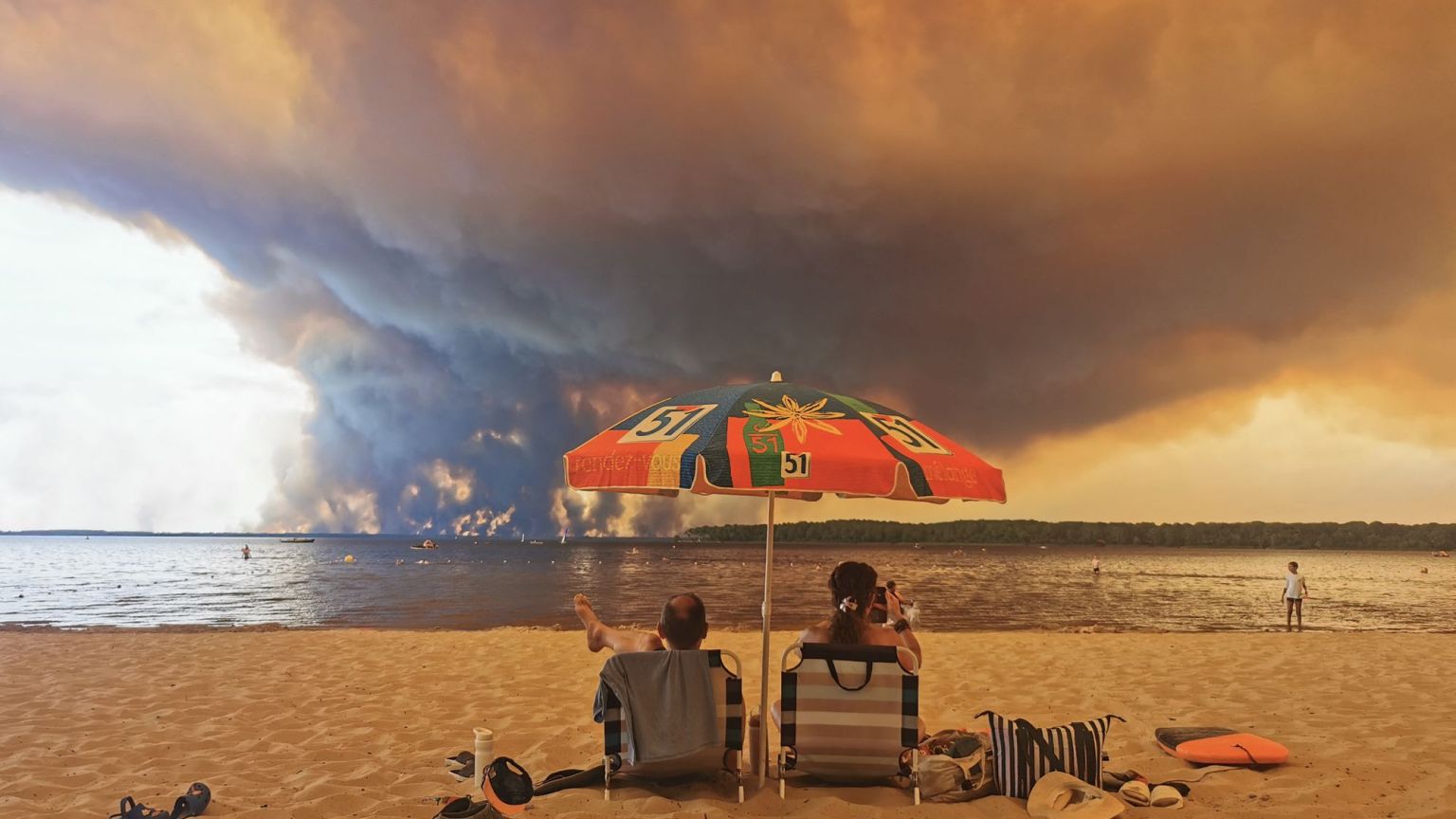 La France est peut-être en feu, mais « le monde » ne l’est pas