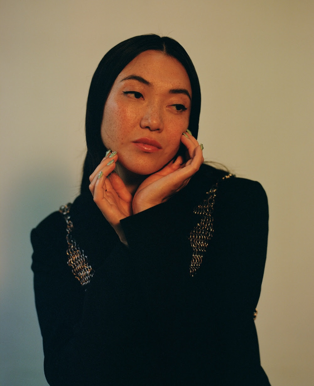 Piste : Rainbow Chan réinvente la tradition avec un nouveau single provocant « Four Blessings ».