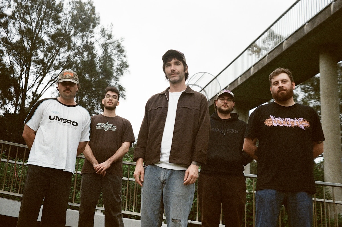 Track : Dead Mall remet tout en question avec le nouveau single déjanté « RATS ».