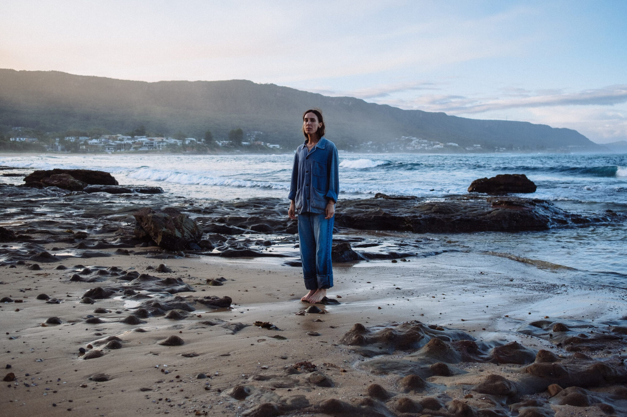 Titre : Holly Throsby sort “Tell Me I'm Done” avant un nouvel album et une tournée