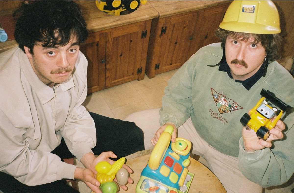Piste : Getdown Services équilibre l'humour et le cœur sur le nouveau single “Cha Cha Slide”.