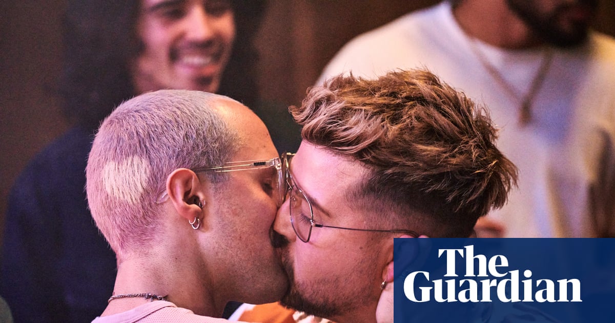 Kissing in public: will it make your relationship stronger? | Relationships