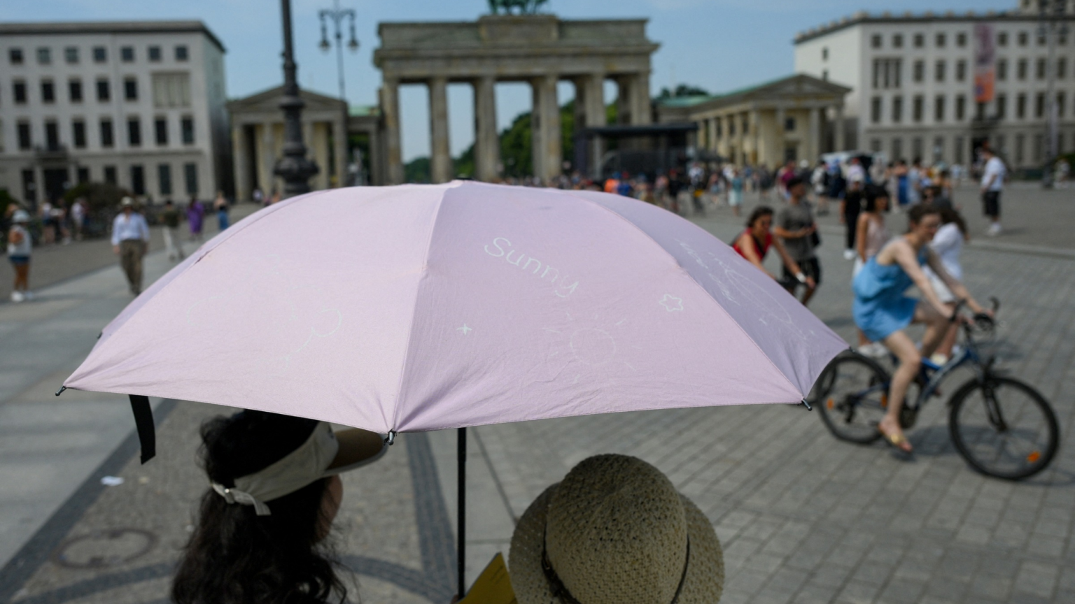 Why Germans are cooling on the Greens – despite the heat wave