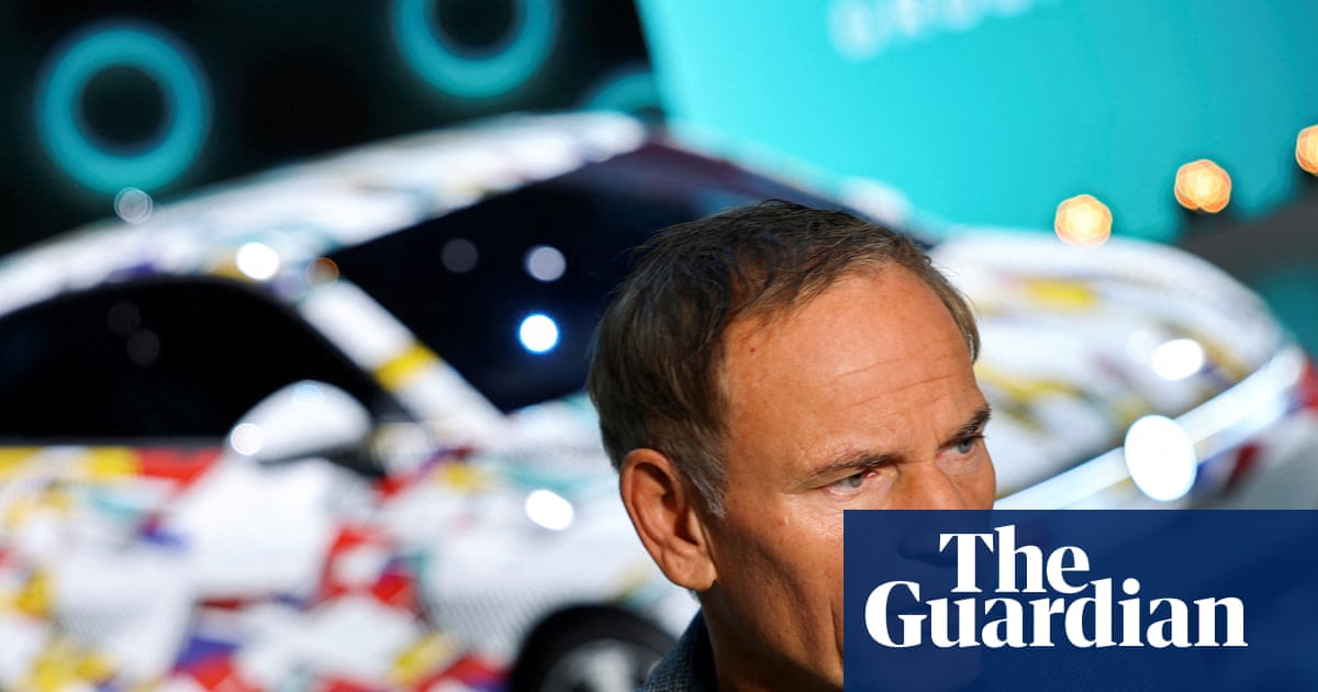 VW workers boo boss as he urges them to ‘pull together’ amid job cuts | Volkswagen (VW)