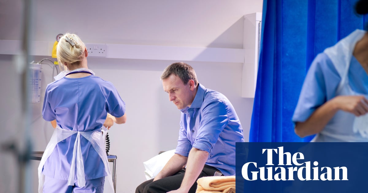 Nurses fainting in ‘inhumane’ conditions due to extreme heat, union warns | Nursing