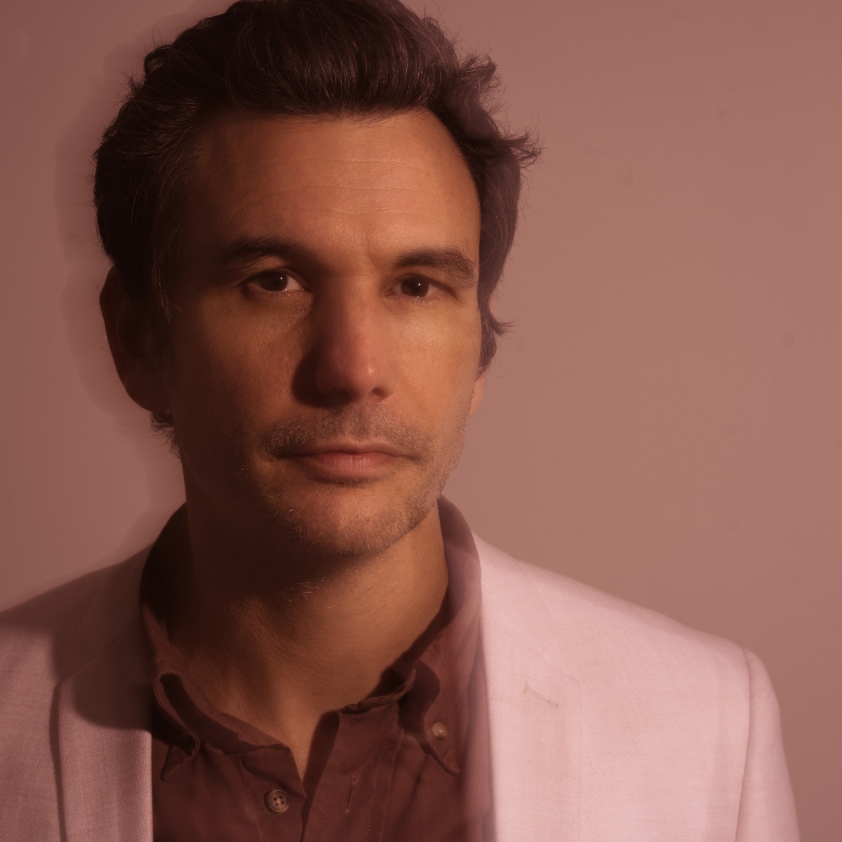 Premiere: Al Carr Finds His ‘Saving Grace’ in a Shimmering Jingle-Jangle Gem ahead of new album ‘Colour to the Flame’
