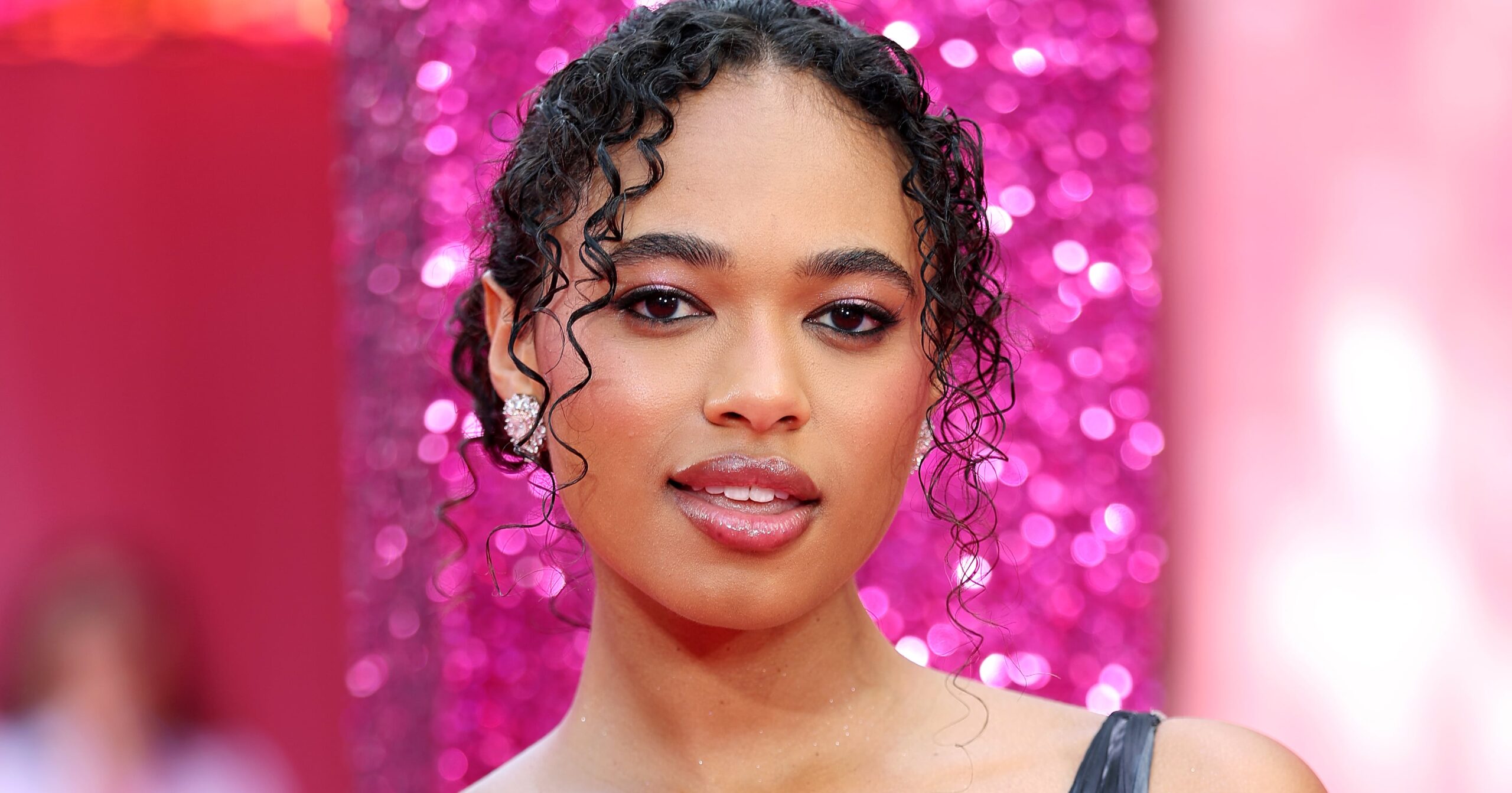 “Elle” Star Chandler Kinney Shares Her Beauty Favorites