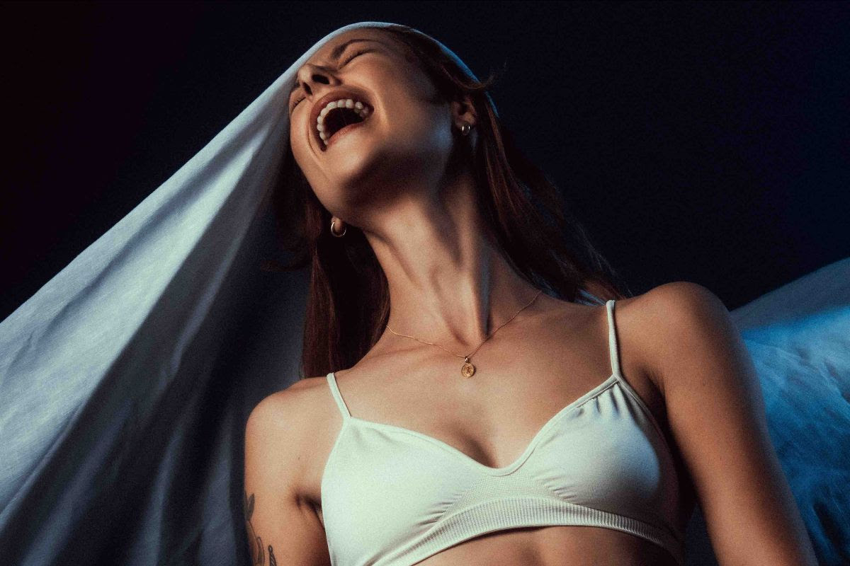 Track: Grace Cummings reveals powerful new single ‘Bloodhorse!’ ahead of new album