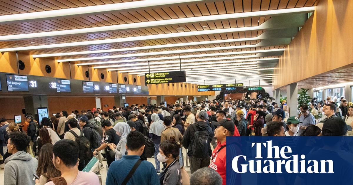 Volcano eruption in Indonesia leaves 170,000 travellers stranded as eight airports closed | Indonesia