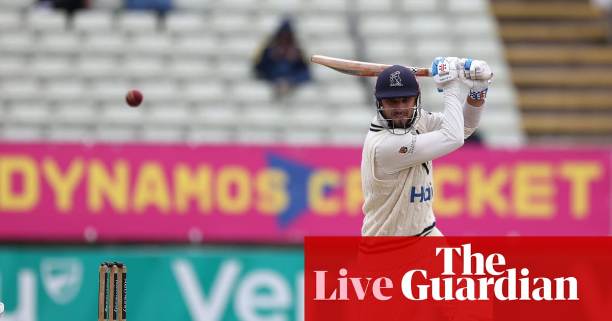 Warwickshire closing on title v Leicestershire, Somerset v Surrey, and more: county cricket final round, day two – live | County Championship