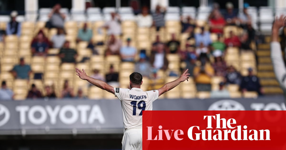 Somerset v Surrey, Warwickshire v Leics and more: County Championship title race, third day – live | Sport