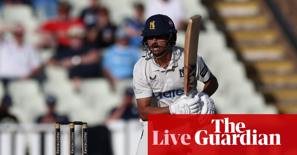 Somerset v Surrey, Warwickshire v Leics and more: County Championship title race goes to wire – live | County Championship