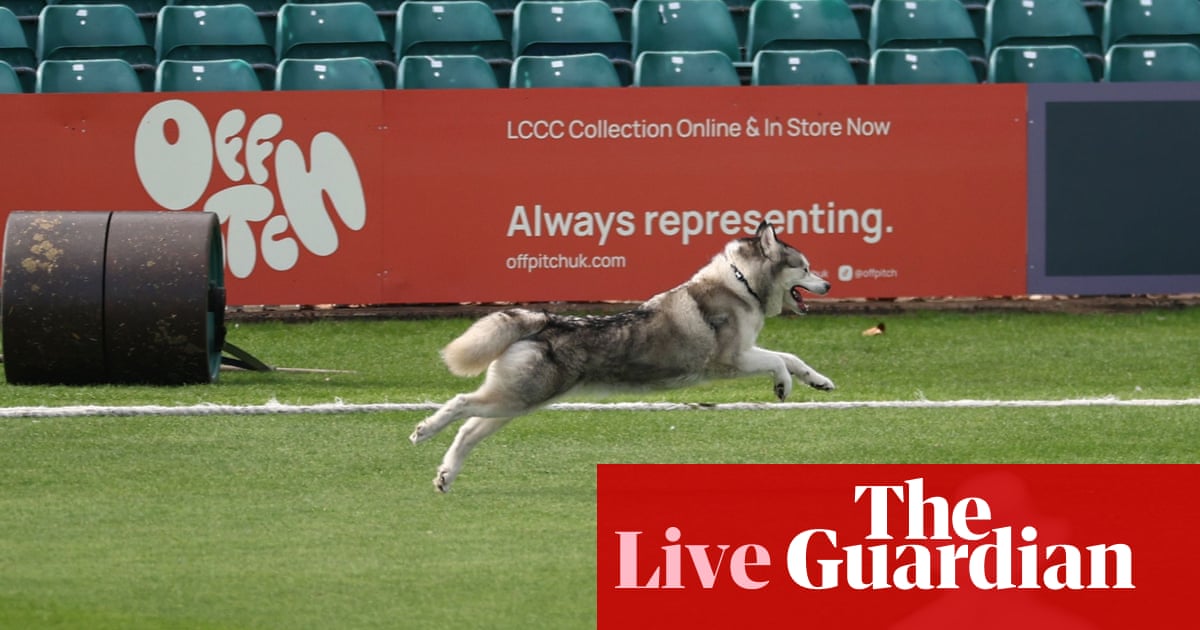 Dog stops play at Leicestershire as title race heats up: county cricket, day three – live | County Championship