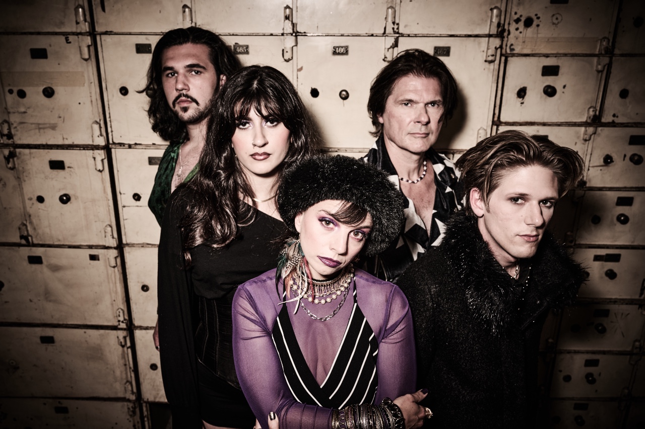 News: East London Alt-Rock Quintet Between Suns Share ‘My Kinda Devil’