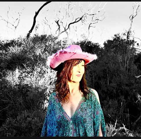 Premiere: The fabulous Tanya-Lee Davies checks the room for exits on ‘Valentines Day’, in a glorious new track that prowls with a lascivious glow.