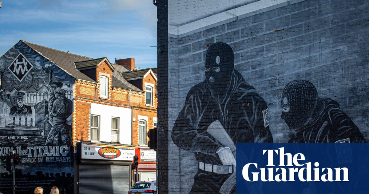 British and Irish governments ‘should negotiate paramilitary disbandment in Northern Ireland’ | Northern Ireland