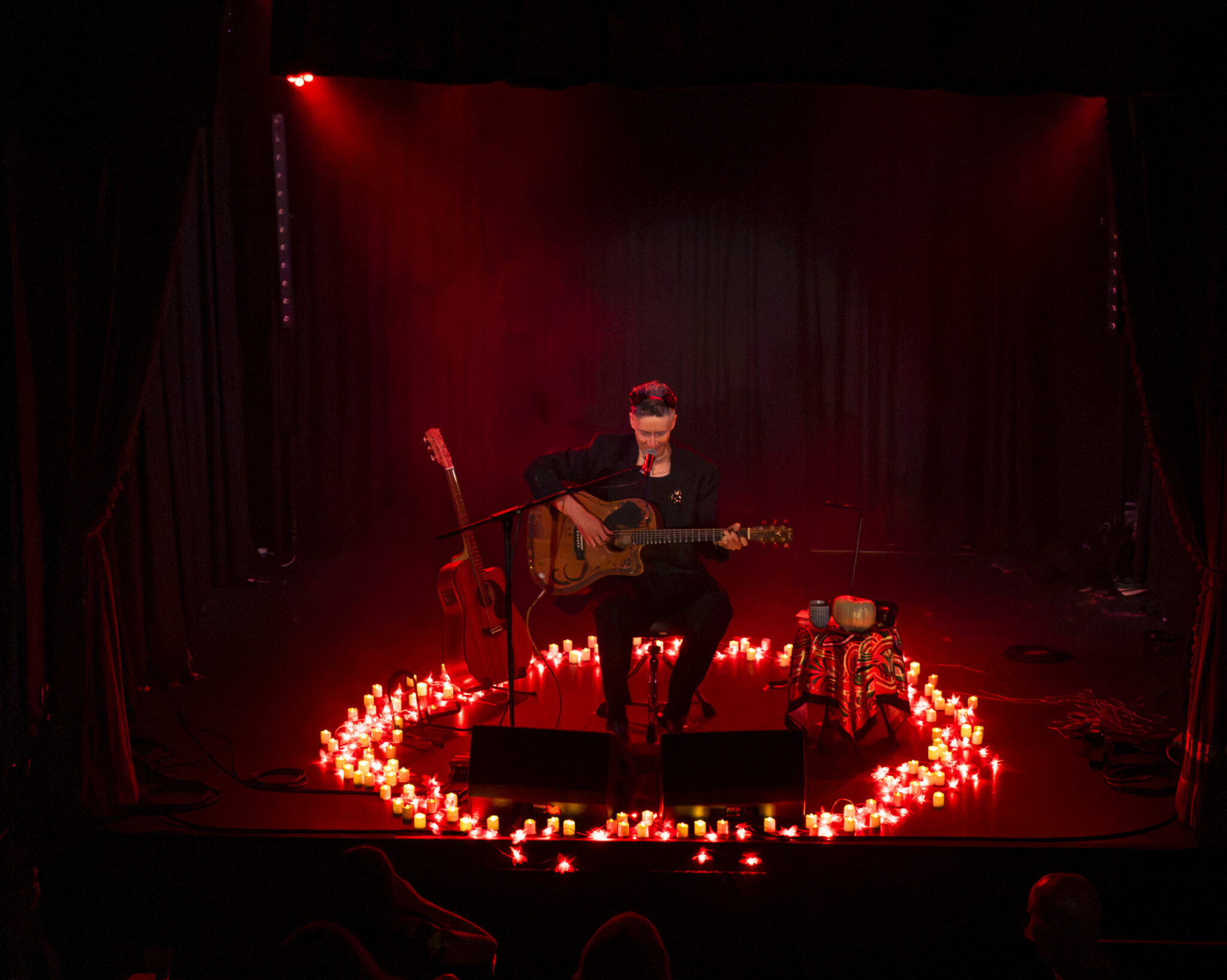 Live Gallery: iOTA keeps Sydney entertained with songs, stories and plenty of laughs at the Vanguard 22.10.2026
