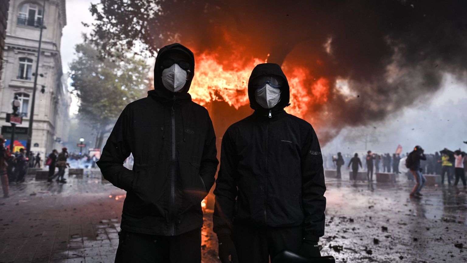 The French elites fear the voters far more than the rioters